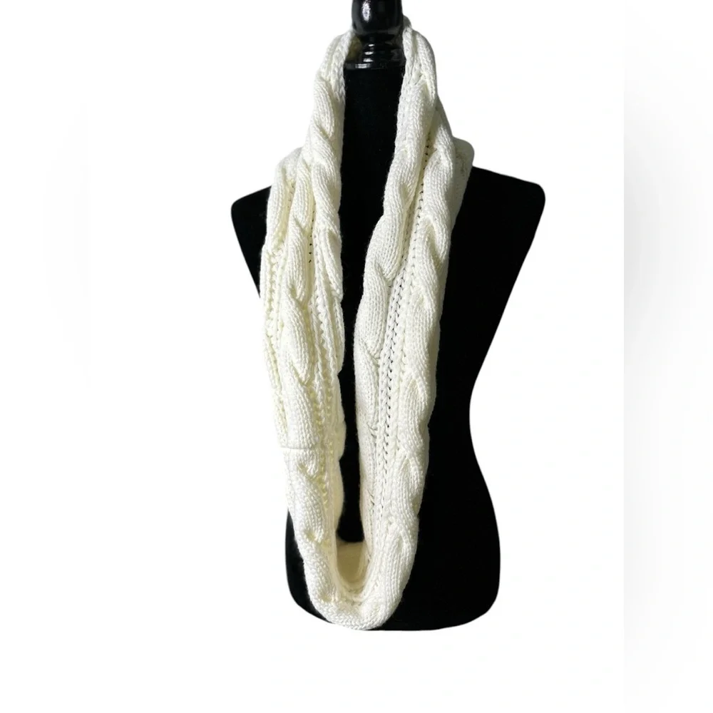 🔴 5 for $40 SALE!  Chunky Cable Knit Acrylic Infinity Cream Colored Scarf